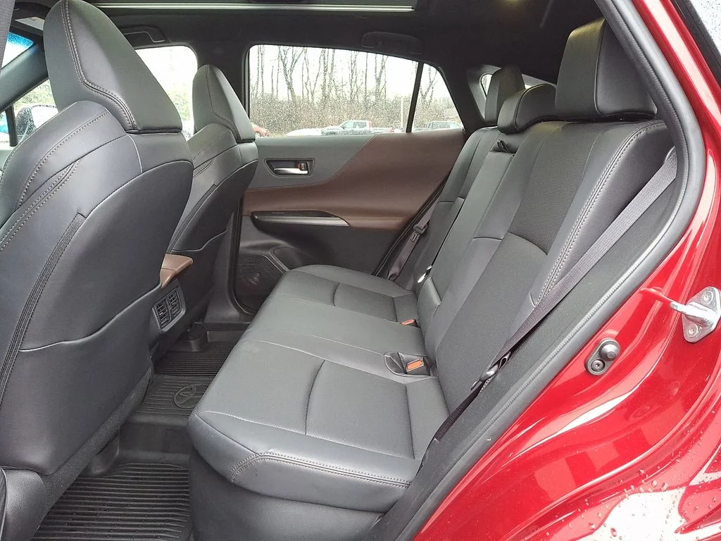 2024 Toyota Venza Limited - Photo 10