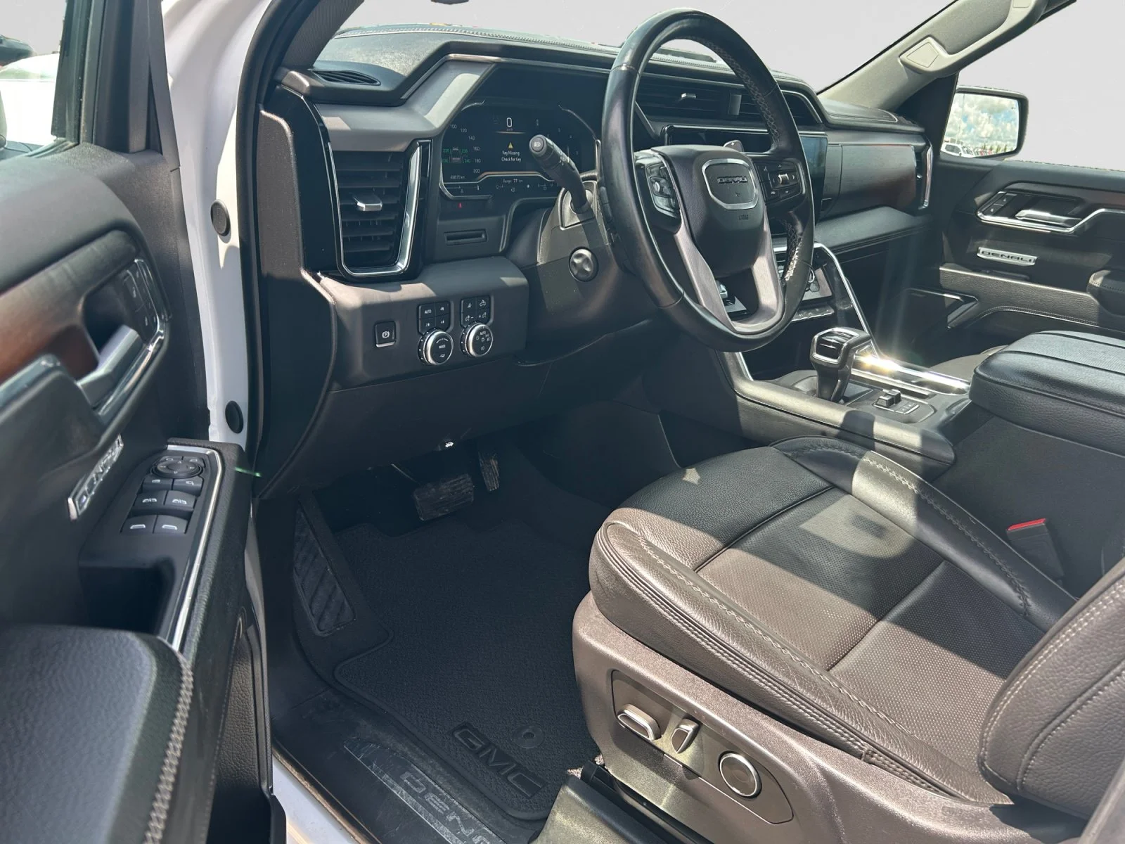 Used 2024 White GMC Denali Crew 6.2L Leather Sunroof Nav 4x4 image 13
