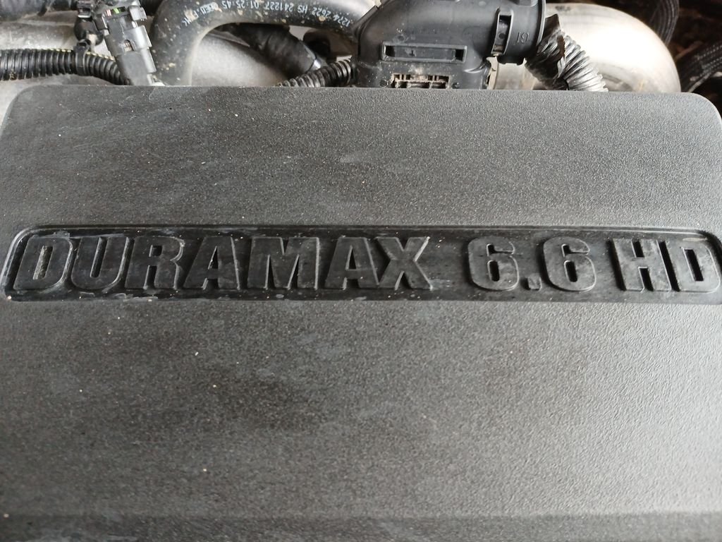 Used 2025 White Chevrolet LT image 19