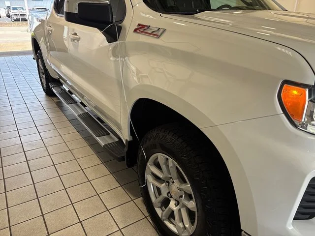 Used 2025 Summit White Chevrolet LT image 20
