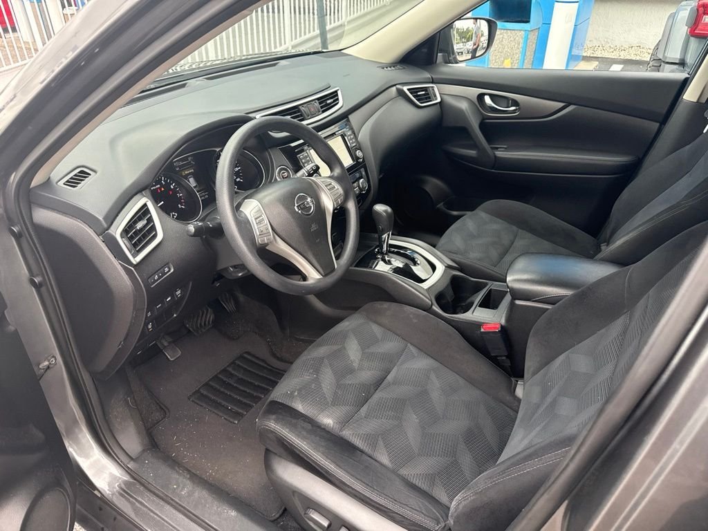 Used 2014 Gray Nissan SV image 11
