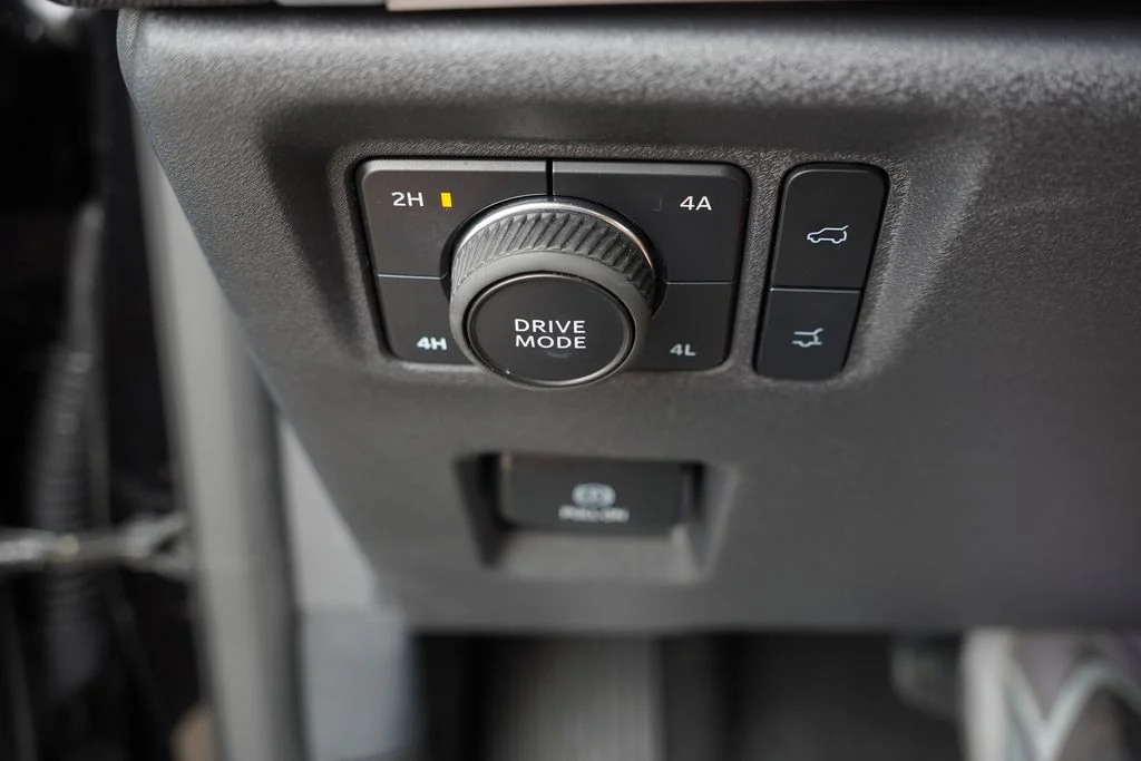 Used 2025 Agate Black Metallic Ford Active image 29