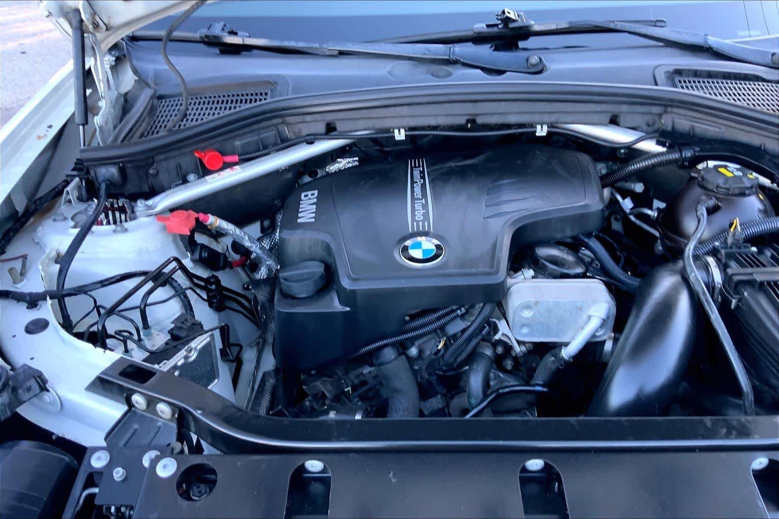 Used 2017 Alpine White BMW xDrive28i image 32