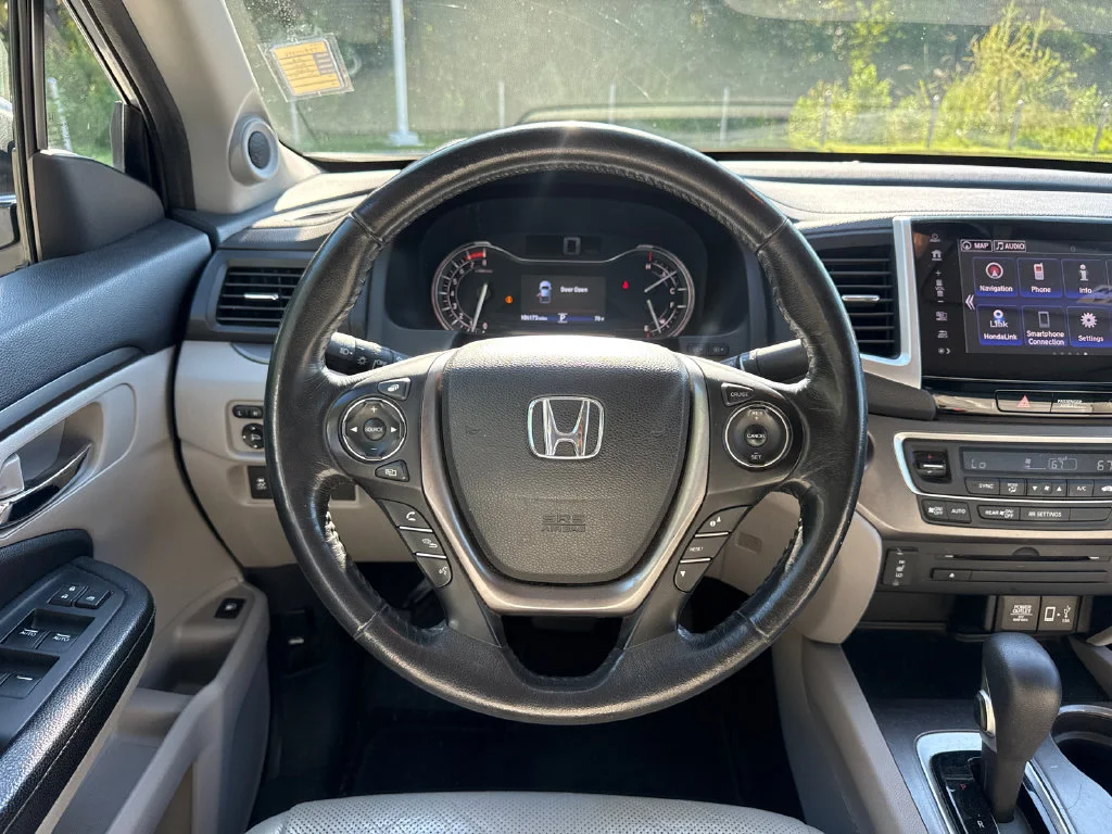 Used 2018 Lunar Silver Metallic Honda RTL-T image 19