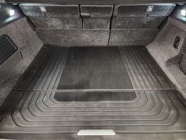 Used 2025 Fuji White Land Rover Autobiography image 34