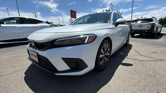 Used 2024 White Honda EX-L image 9