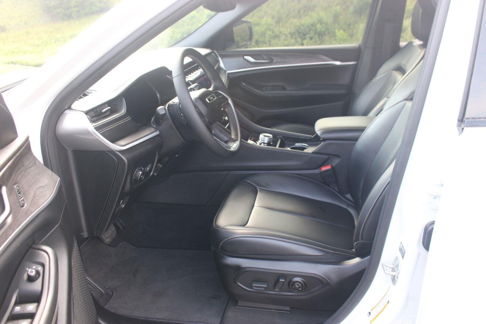 Used 2024 White Jeep Limited image 17