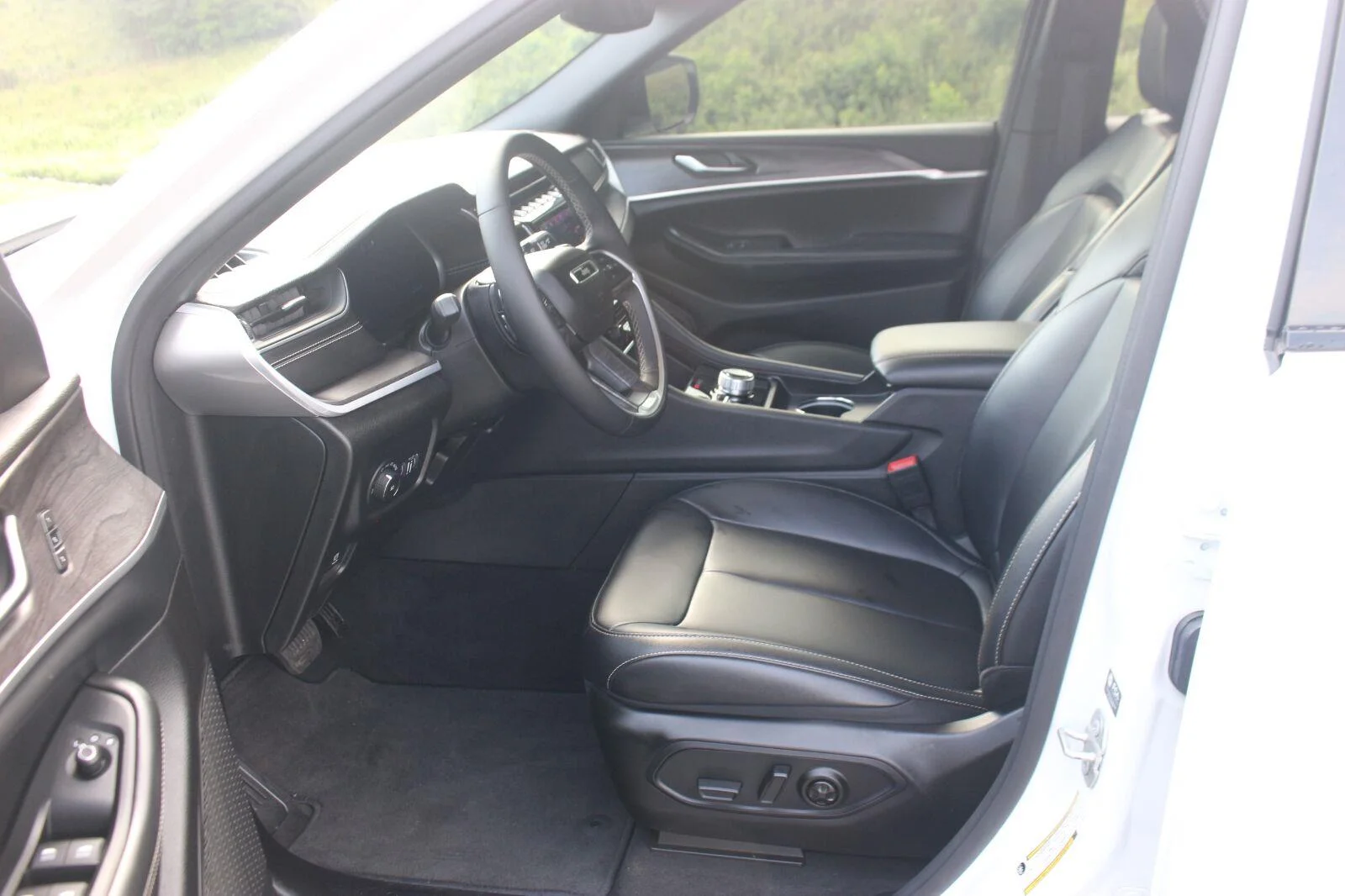 Used 2024 White Jeep Limited image 17