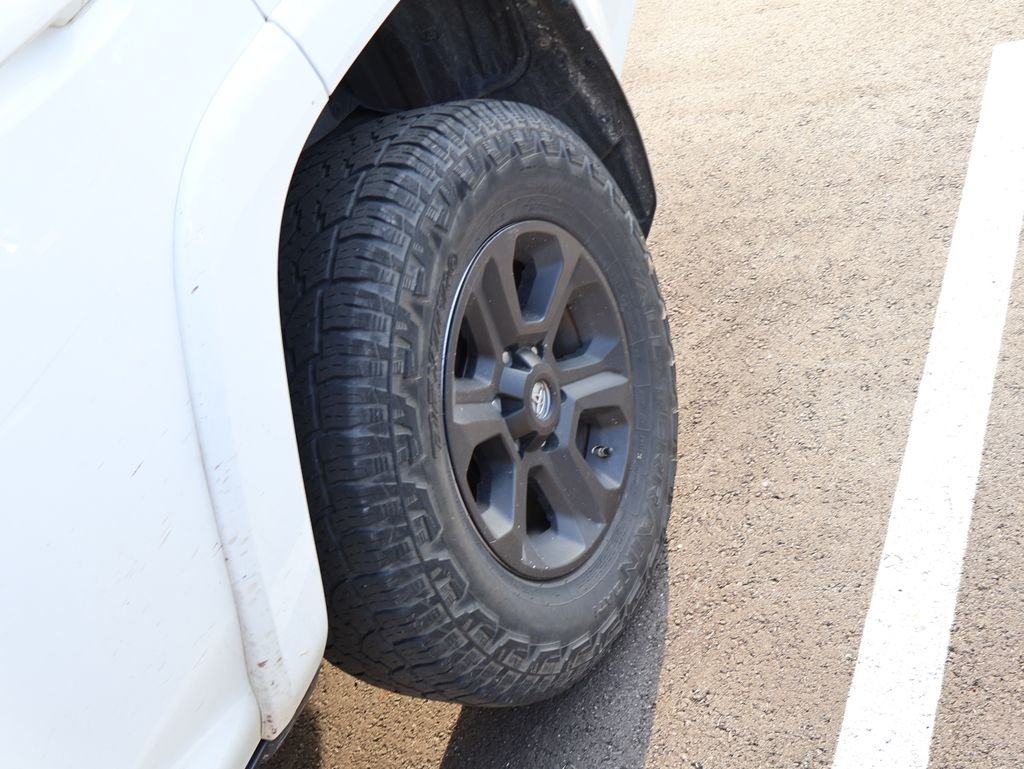 Used 2018 White Toyota SR5 Premium image 12
