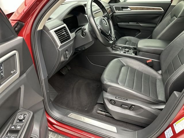 Used 2019 Red Volkswagen SEL Premium image 11