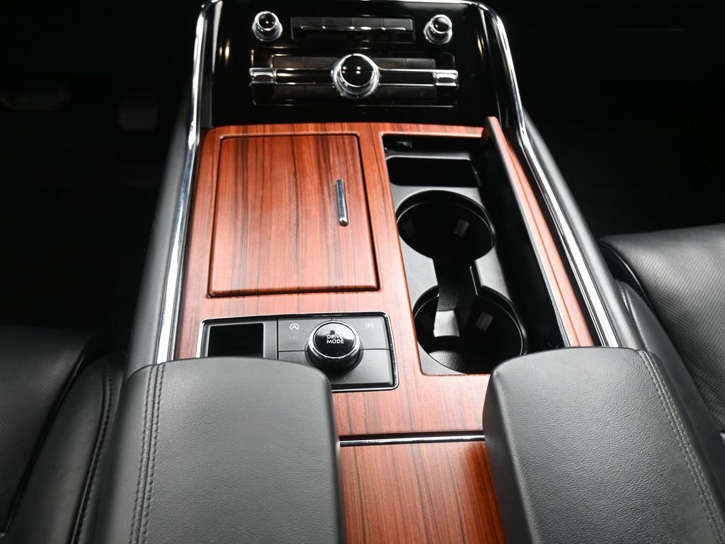 Used 2024 White Lincoln Reserve image 3