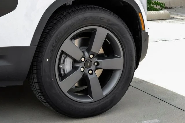 New 2026 Fuji White Land Rover S image 67