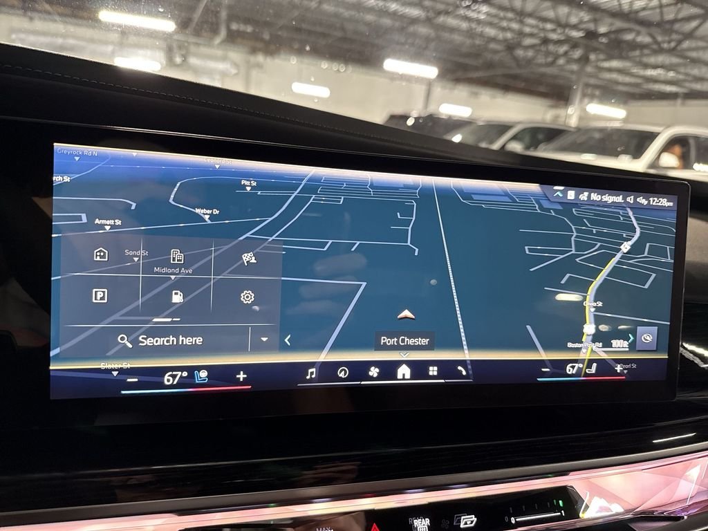 New 2026 Alpine White BMW 750e xDrive image 18