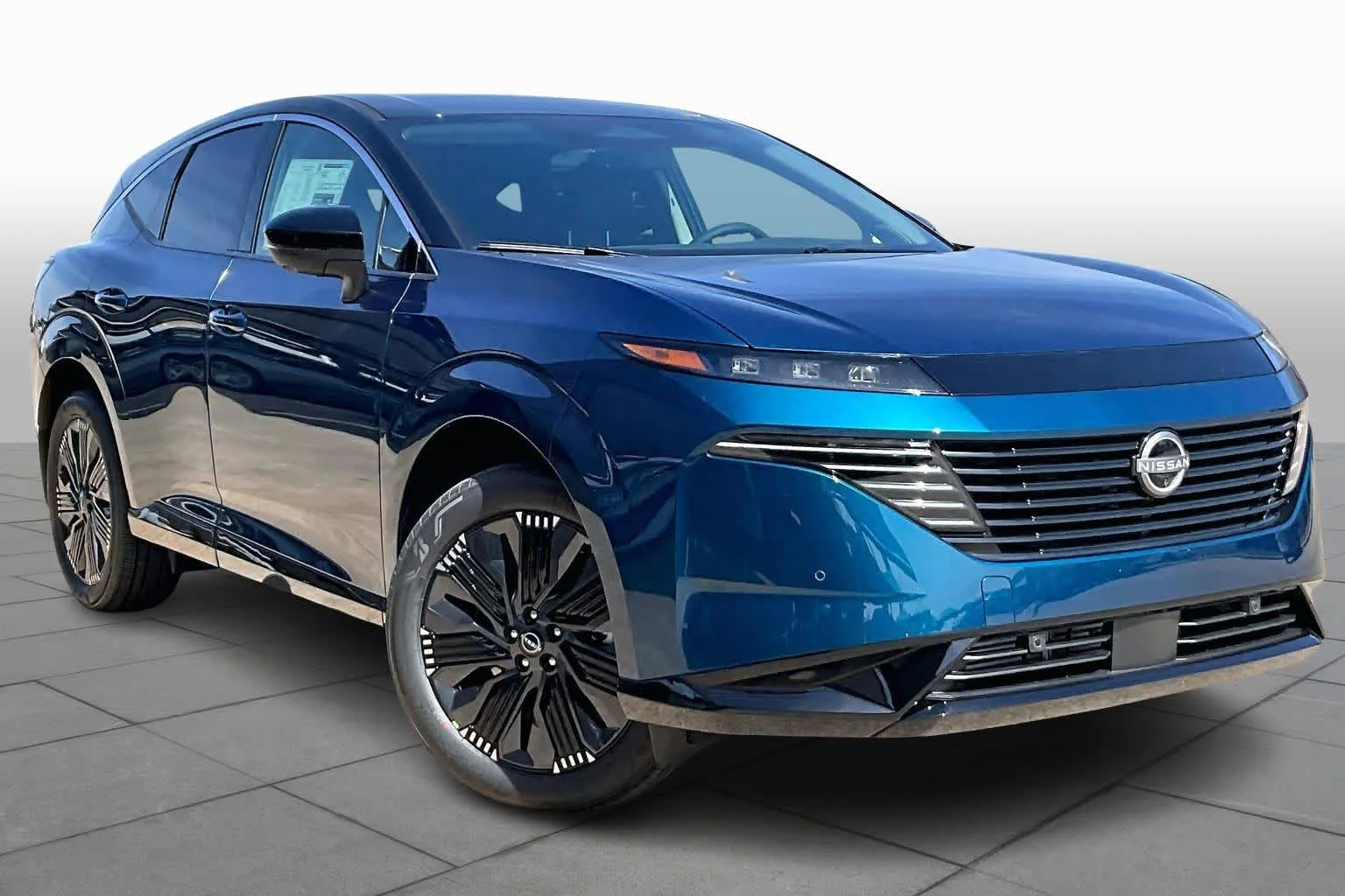 New 2026 Aurora Blue Pearl Metallic / Super Black Two-tone Nissan Platinum image 2