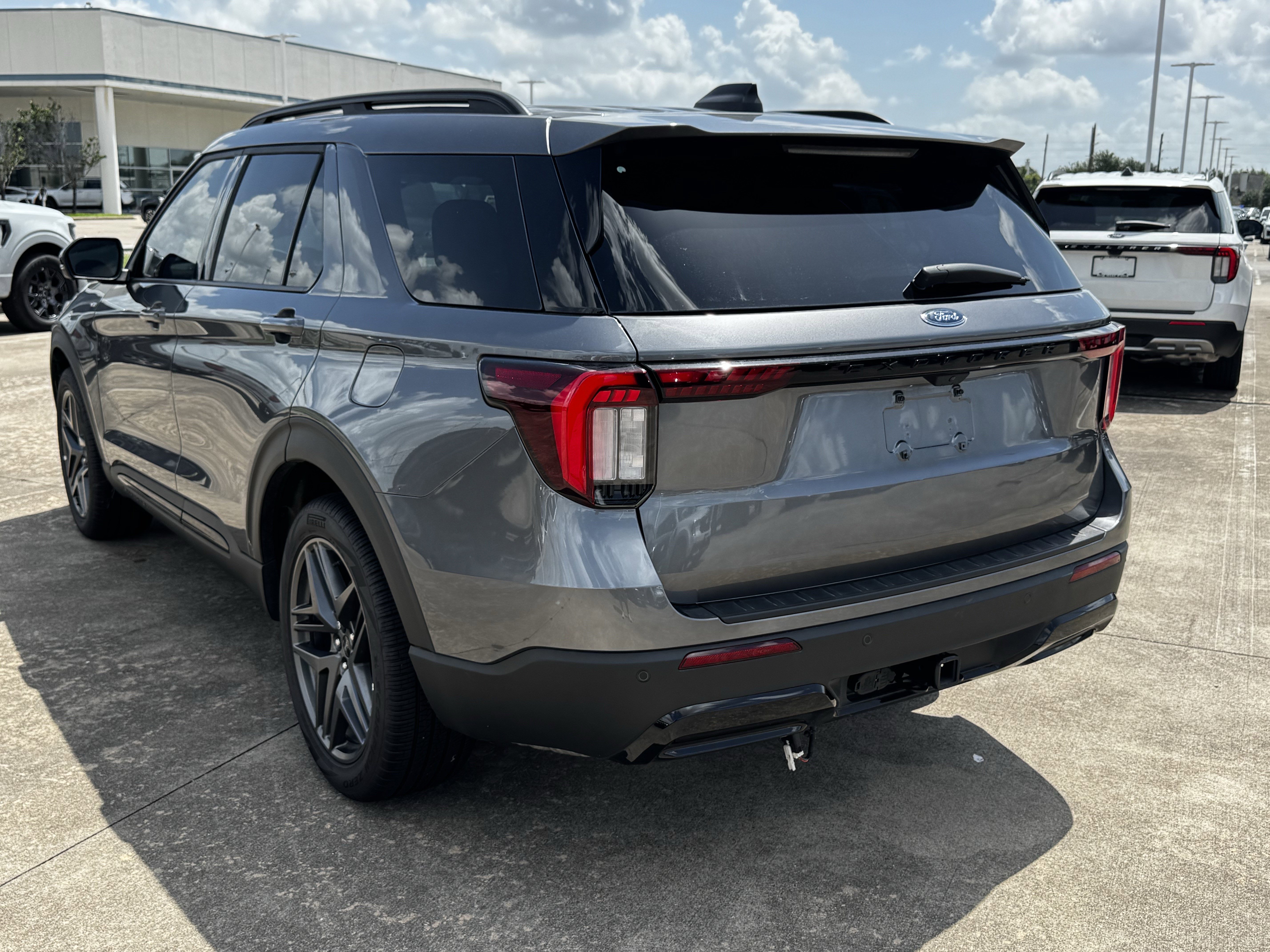 New 2026 Carbonized Gray Metallic Ford ST-Line image 7