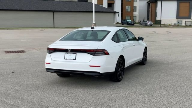 Certified Used 2025 Platinum White Pearl Honda SE image 8