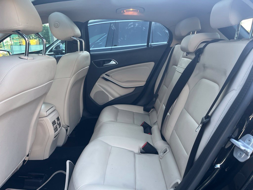 Used 2018 Black Mercedes-Benz GLA 250 image 9