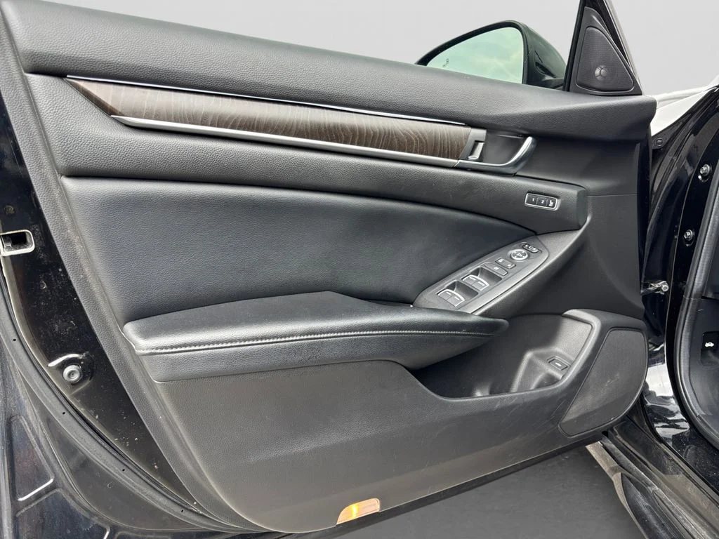 Used 2018 Black Honda Touring 2.0T image 42