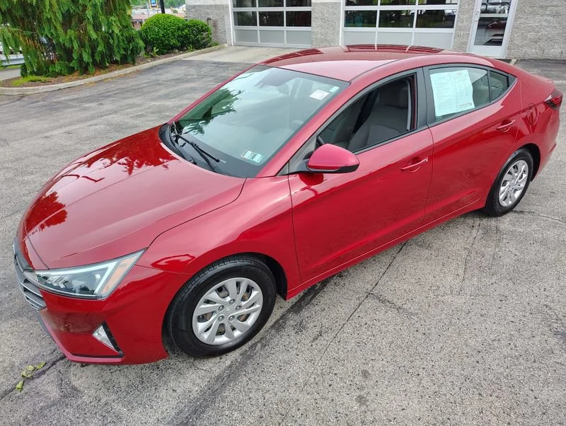 Used 2020 Red Hyundai SE image 11