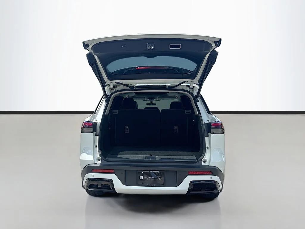 Used 2024 White INFINITI PURE image 9