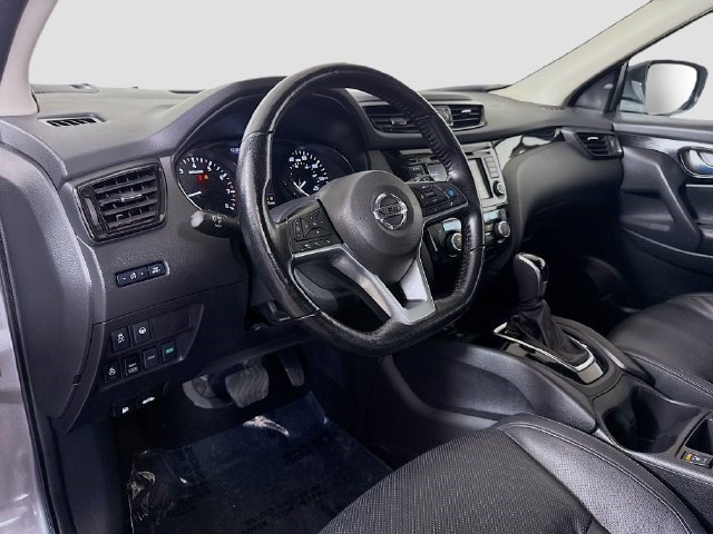 Used 2022 Gun Metallic Nissan SL image 19