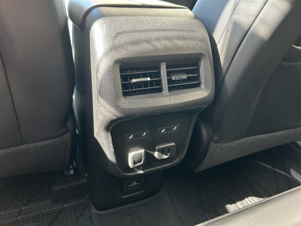 Used 2018 Silver Ice Metallic Chevrolet Premier image 15