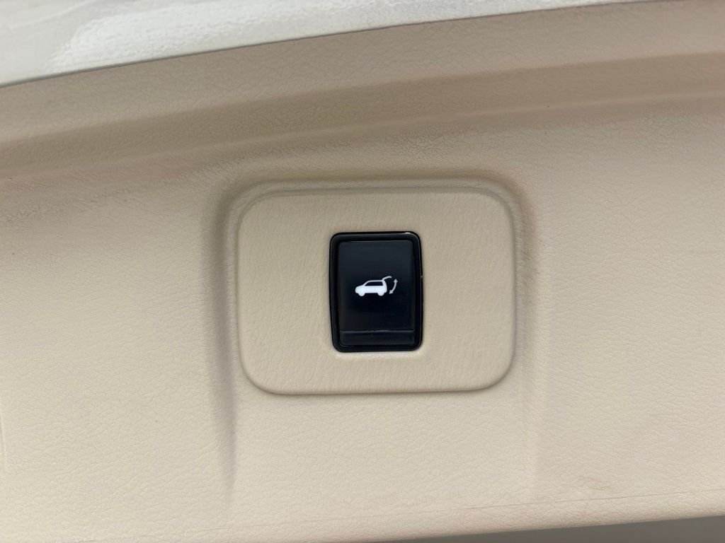 Used 2019 Pearl White Tricoat Nissan SL image 41