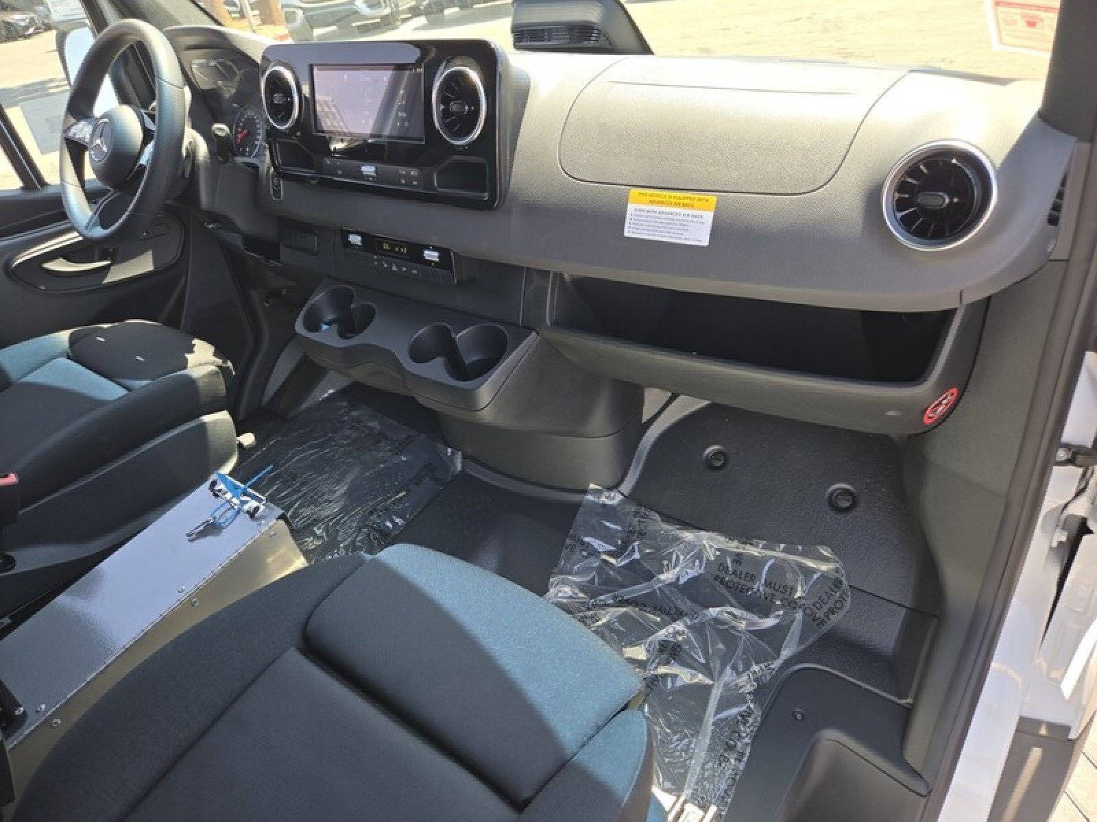 2025 Mercedes-Benz Sprinter Crew Van Base - Photo 20