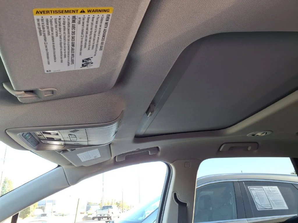 Used 2020 White Frost Tricoat Buick Avenir image 22