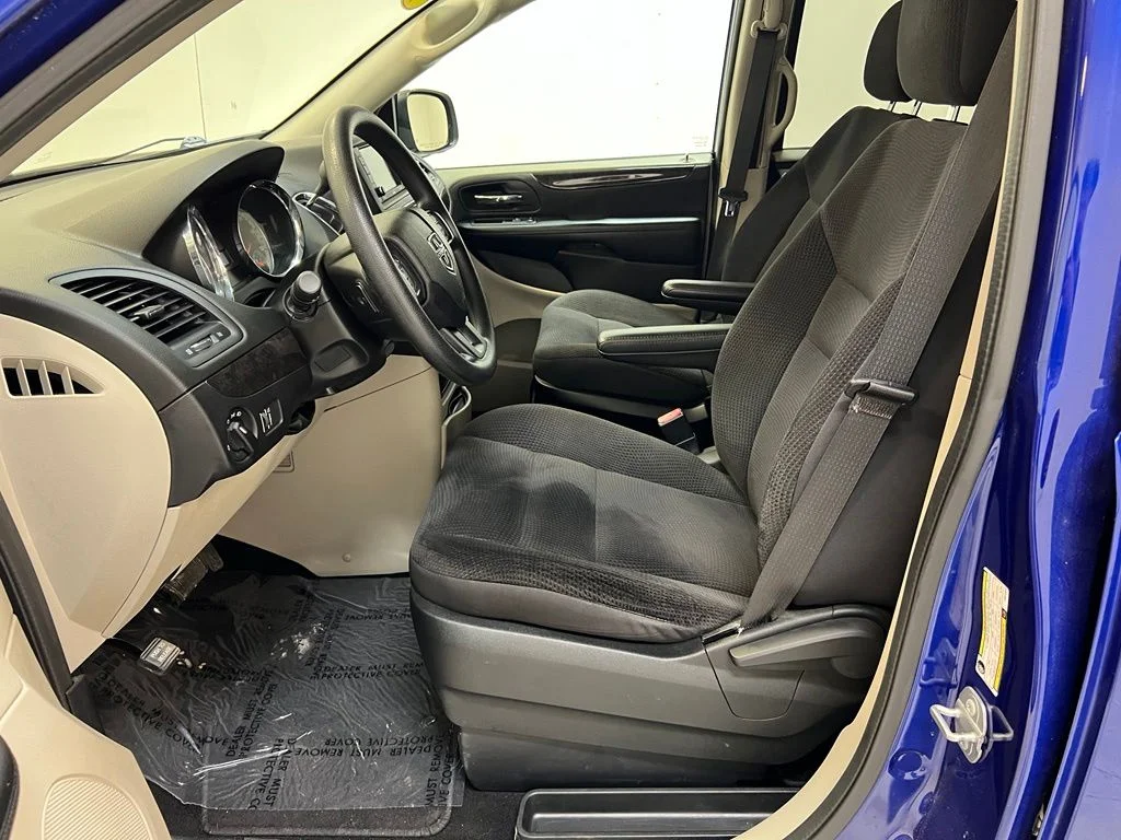 Used 2018 Blue Dodge SE image 15