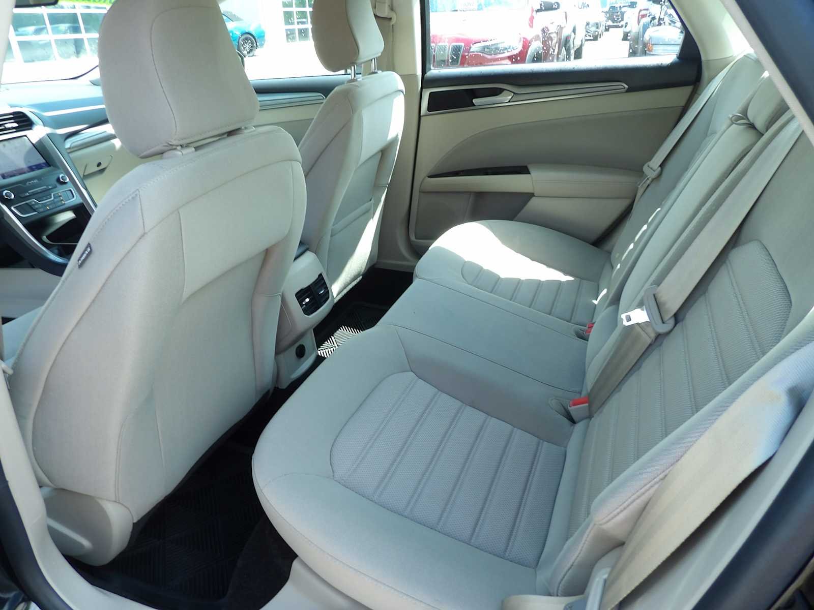 Used 2020 Agate Black Metallic Ford SE image 13