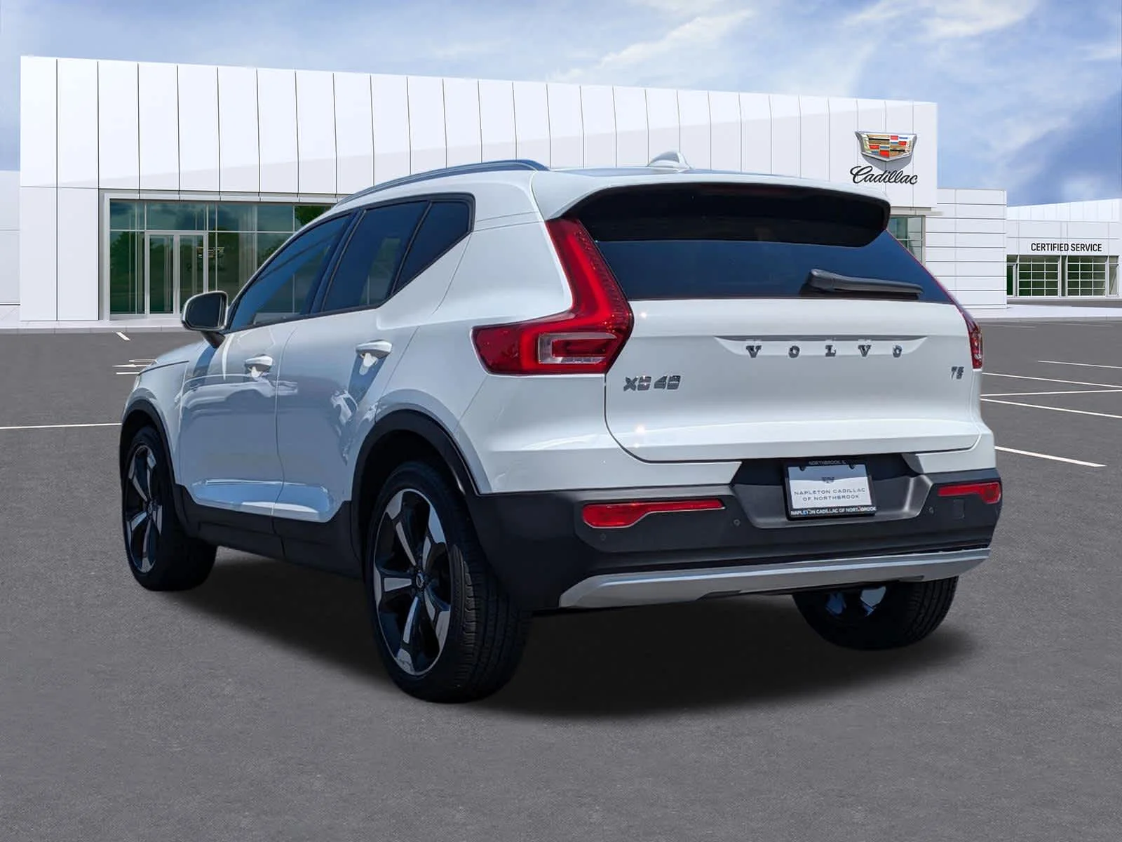 Used 2020 White Volvo Momentum image 7