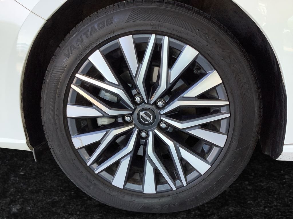 Used 2025 White Nissan 2.5 SV image 25