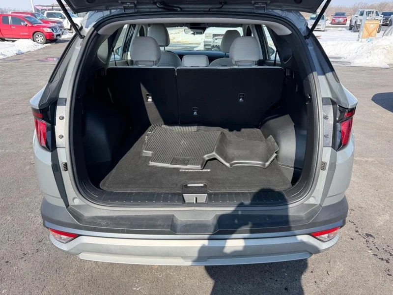 Certified Used 2025 Hampton Gray Hyundai SE image 7
