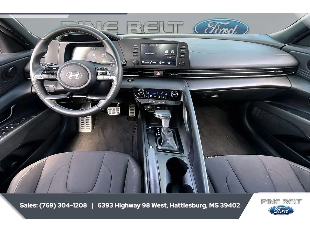 Used 2025 Abyss Black Hyundai SEL Sport image 13