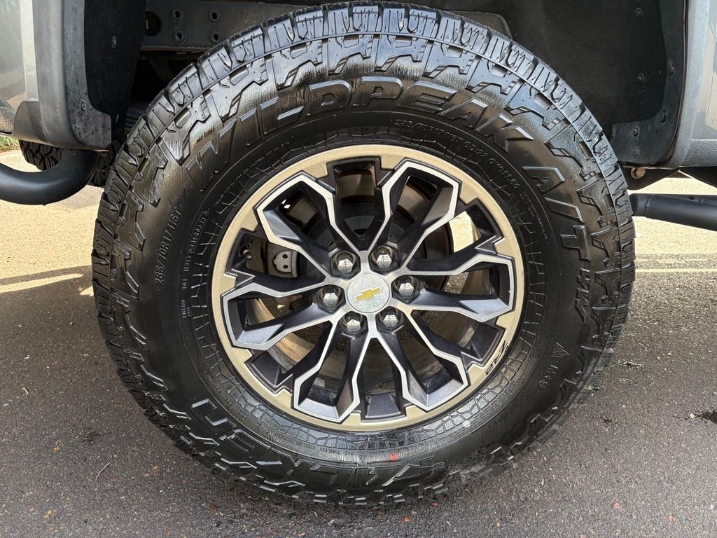 Used 2019 Gray Chevrolet ZR2 image 5