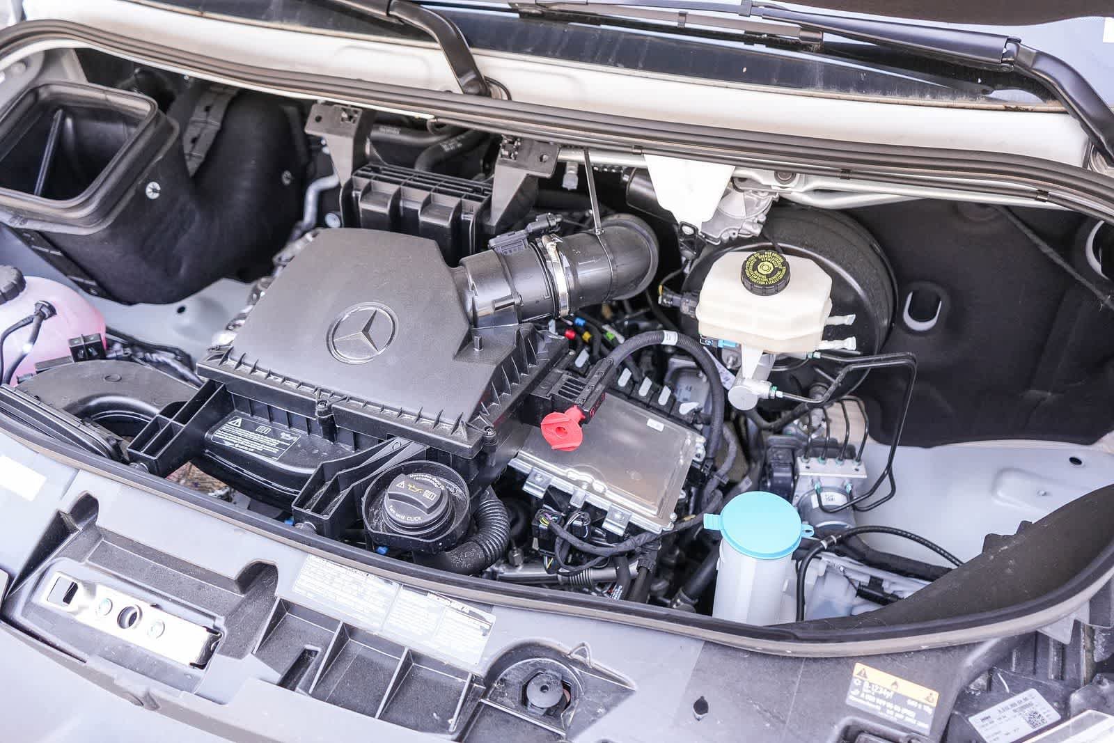 New 2026 Arctic+White Mercedes-Benz Crew 144 WB  RWD 2.0L 4-Cylinder image 31