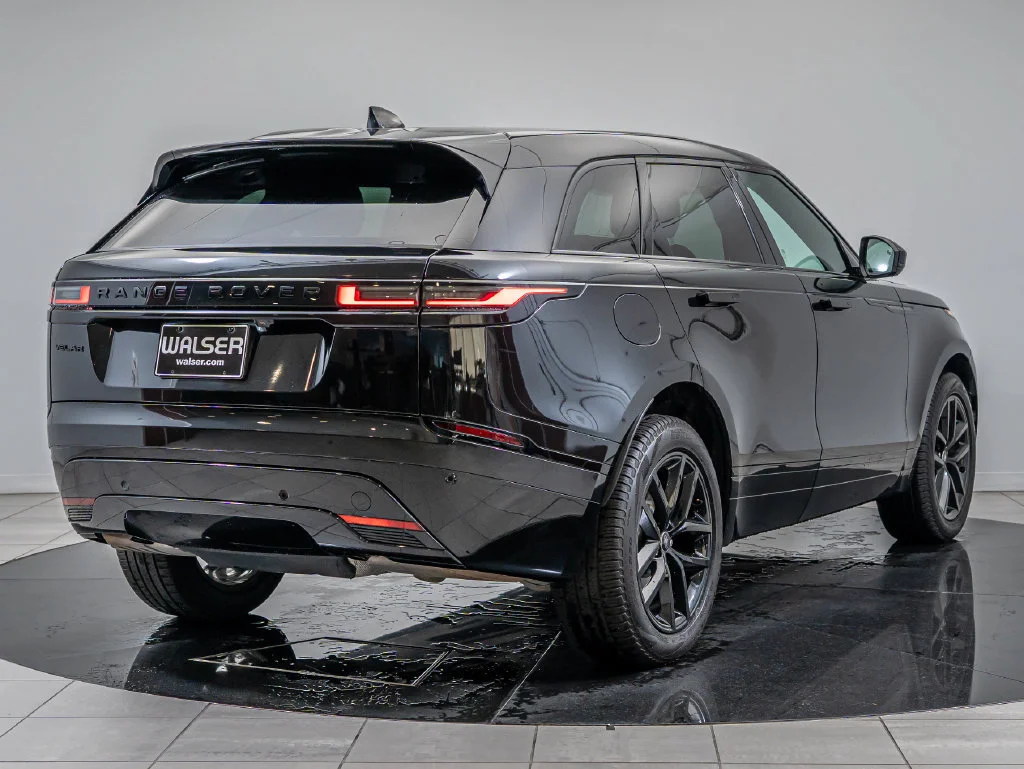 Used 2024 Santorini Black Metallic Land Rover Dynamic SE image 10