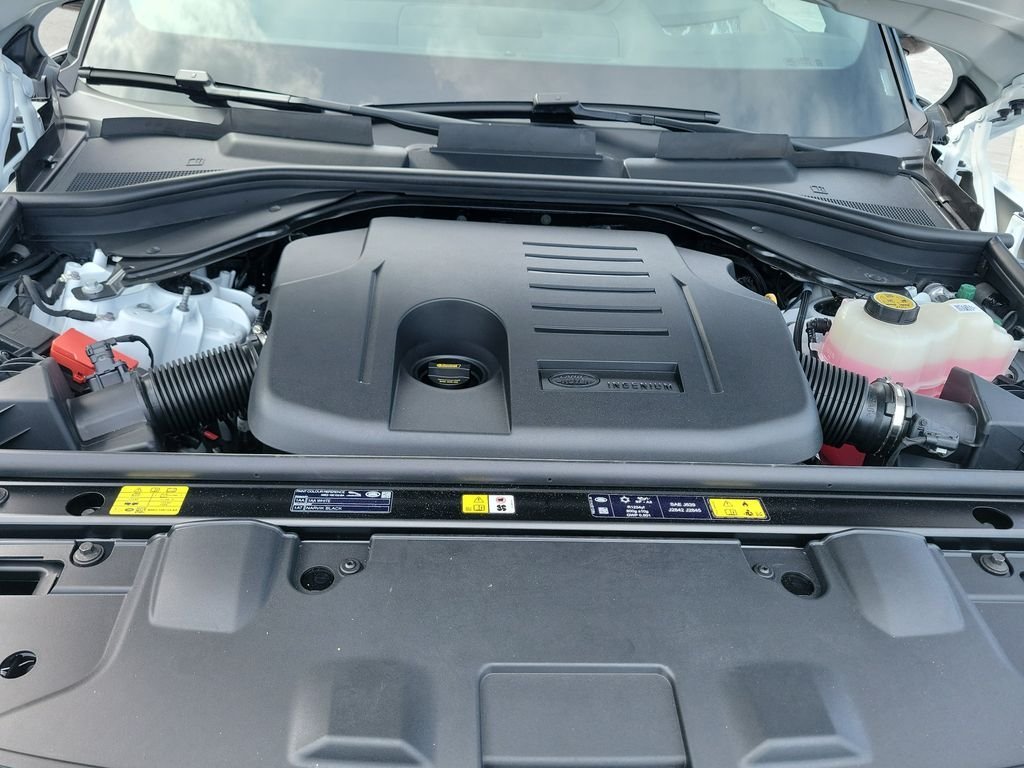 New 2026 Fuji White LAND ROVER SE image 30