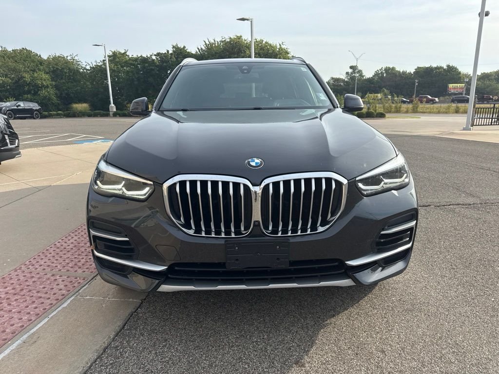 Used 2022 Gray BMW sDrive40i image 2
