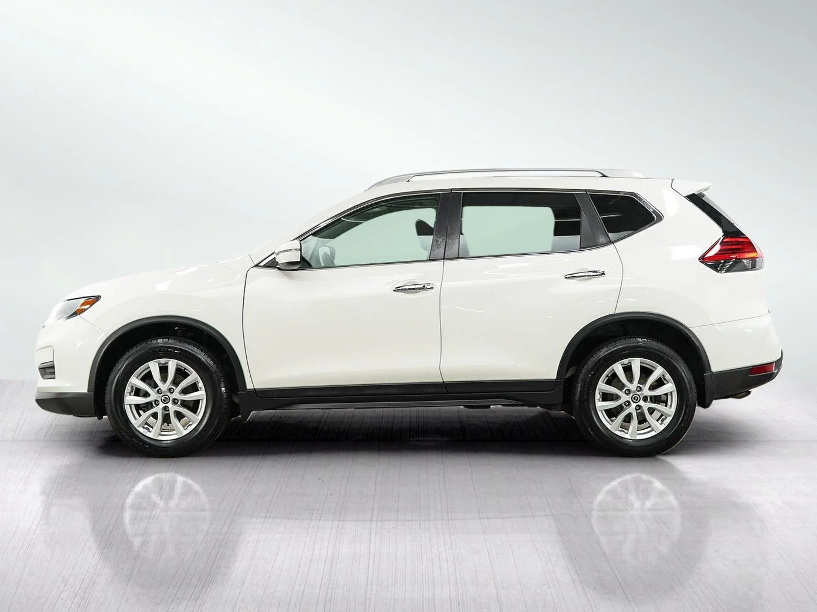 Used 2017 Nissan Rogue SV with VIN 5N1AT2MV1HC791478 for sale in Wayzata, Minnesota