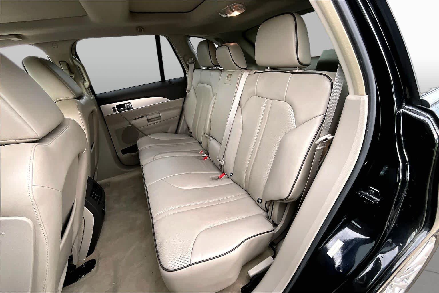 Used 2011 Tuxedo Black Metallic Lincoln  image 18