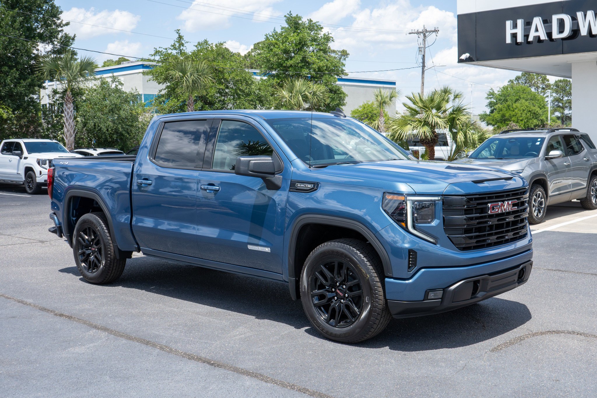 2026 GMC Sierra 4WD Crew Cab Short Box Elevation's photo