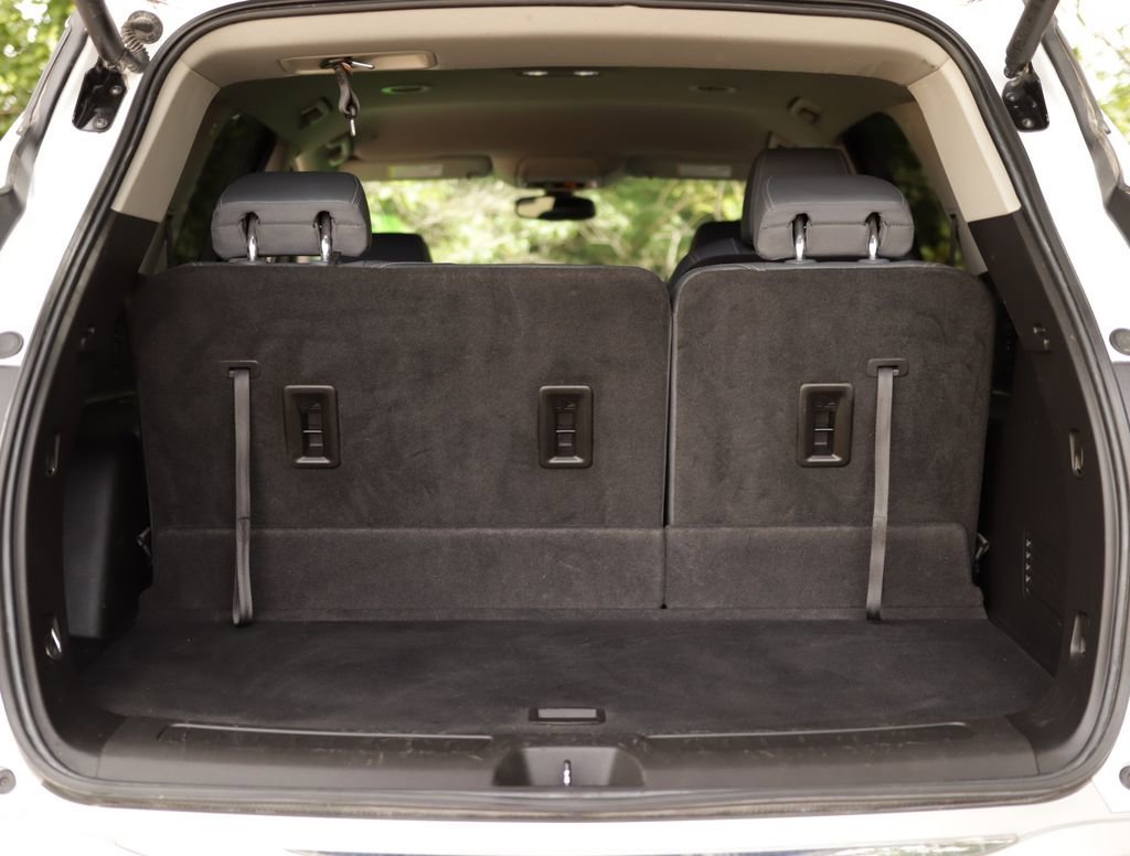 Used 2021 Includes Satin Nickel lower exterior accent color.) Buick Essence image 27