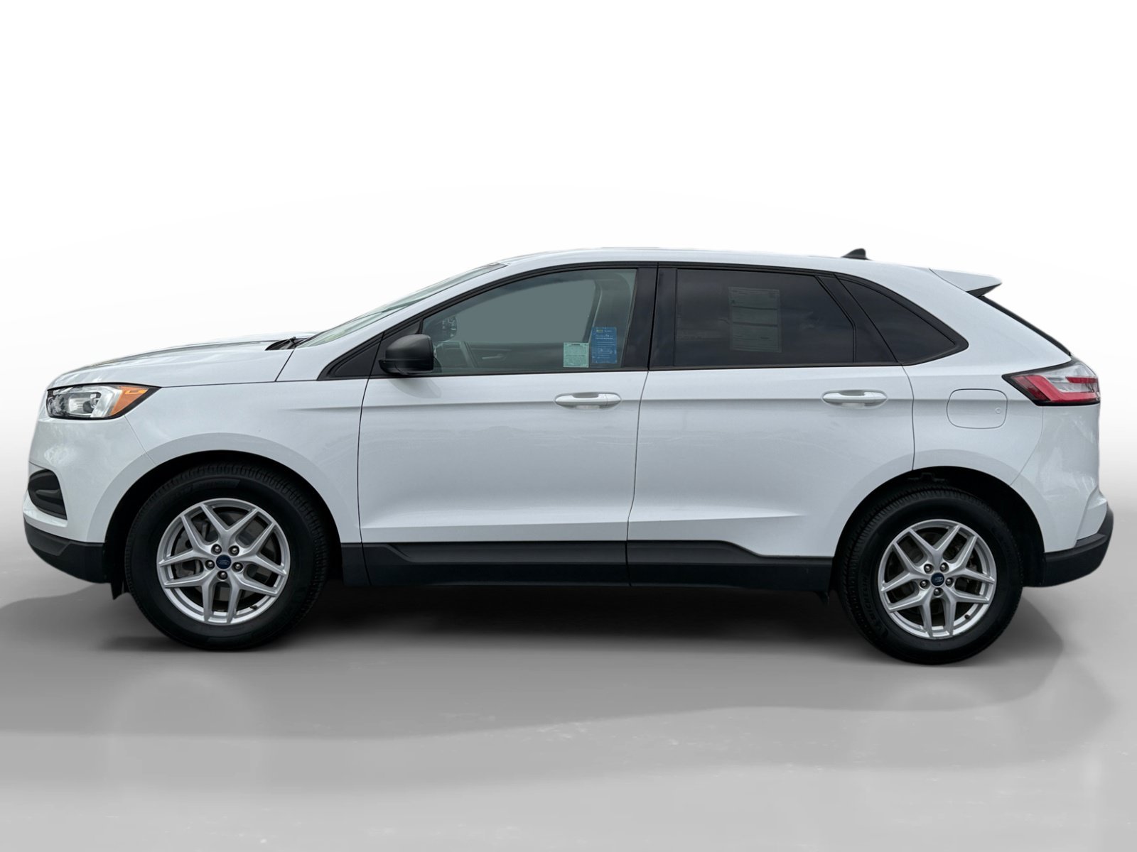 Used 2021 Oxford White Ford SE image 2