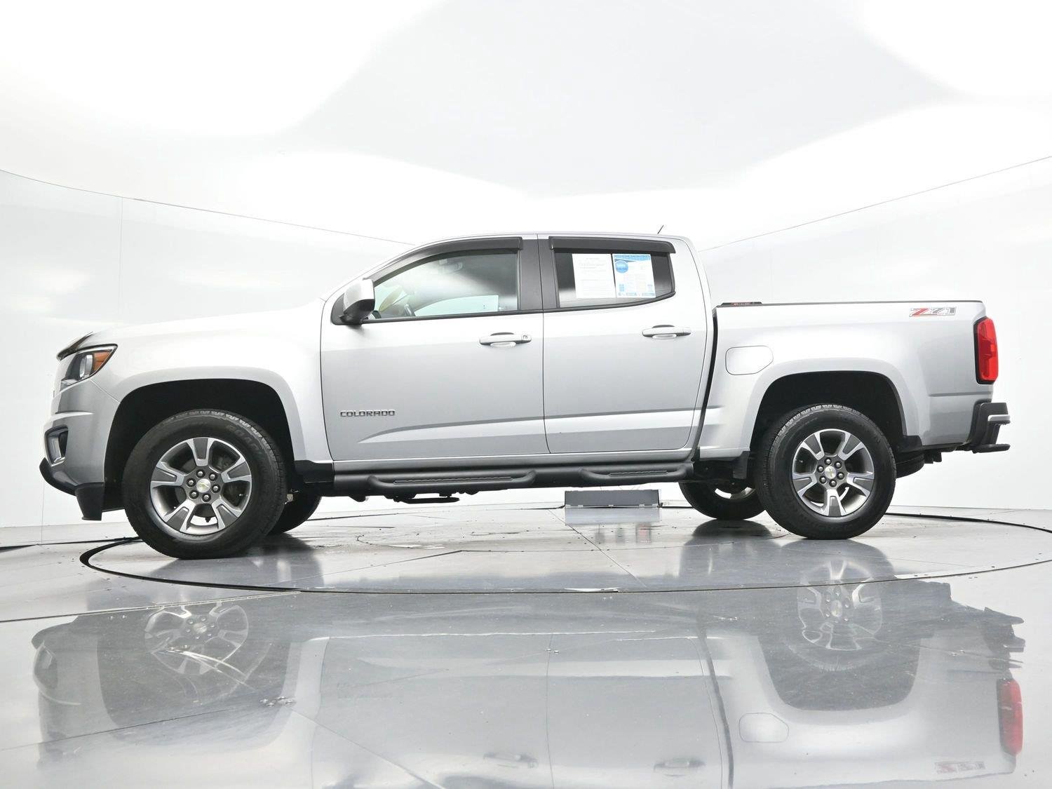 Used 2018 SILVER ICE METALLIC Chevrolet 4WD Z71 image 50