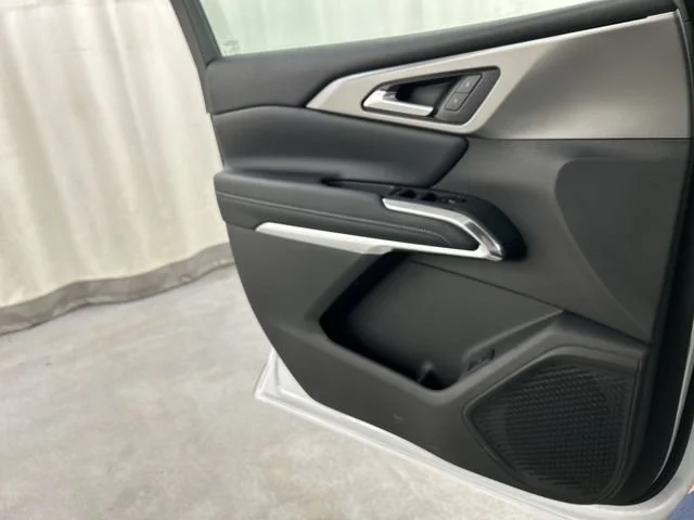 New 2027 Summit White Chevrolet LT image 20