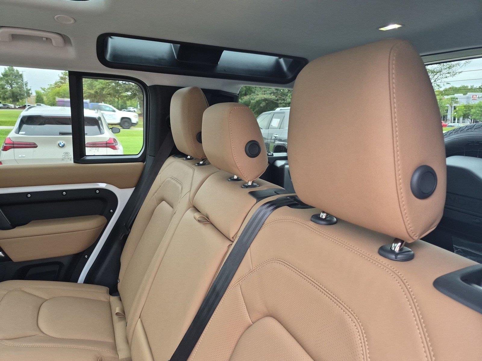 New 2026 Fuji White Land Rover S image 28