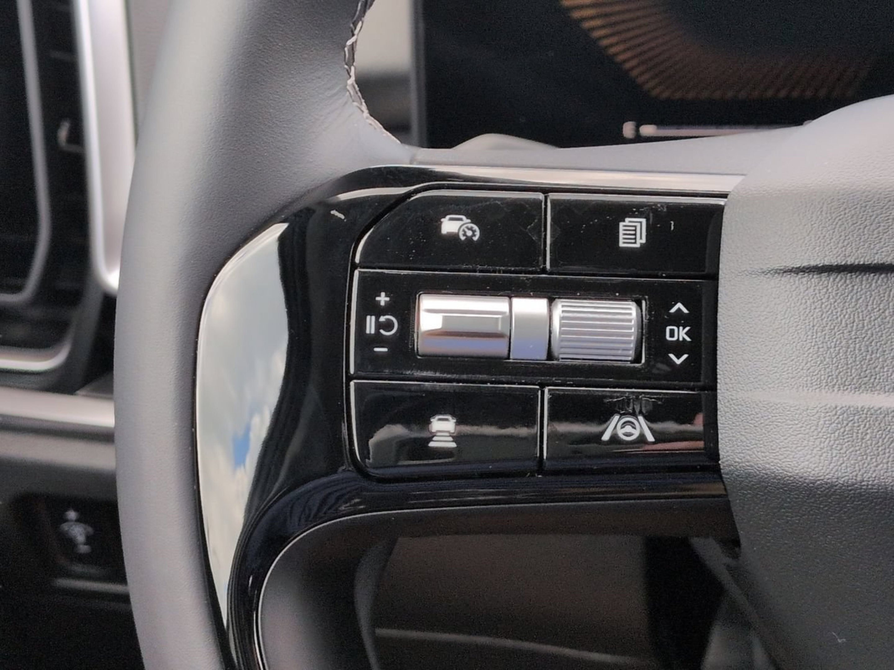 New 2026 Ivory Silver Kia S image 33