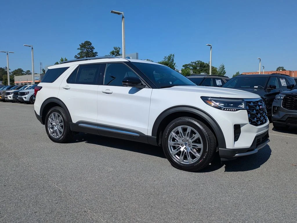 New 2026 Star White Metallic Tri-Coat Ford Platinum image 2
